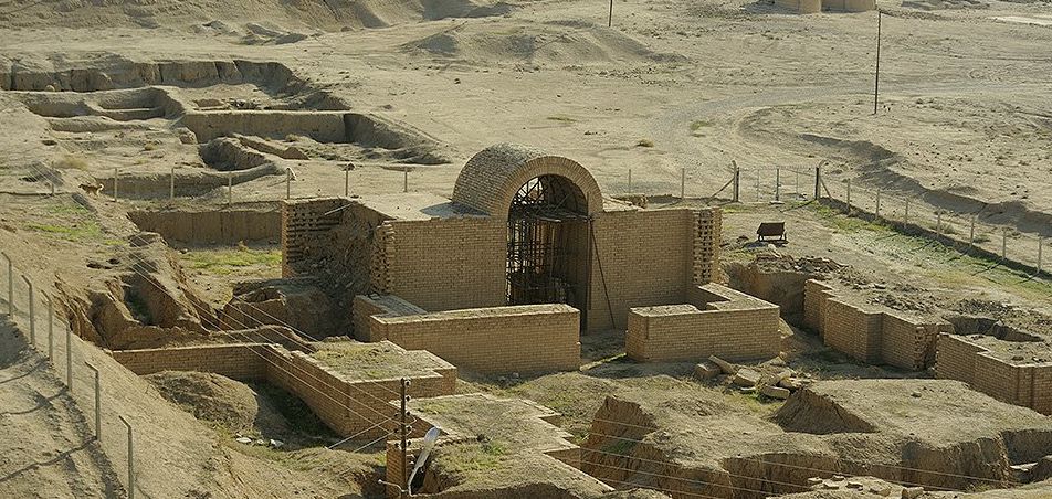 Ассирийский дверной порог, обнаруженный дважды