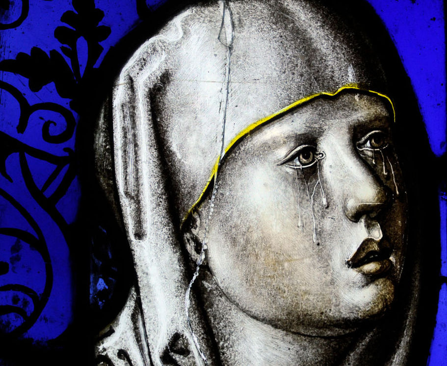 Действительно ли знаменитая статуя Девы Марии плачет?
