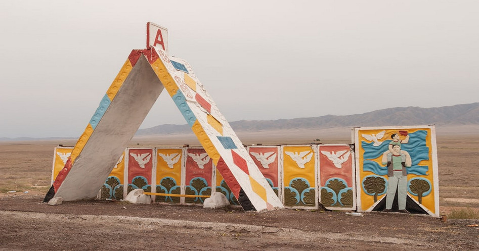 Советские автобусные остановки в объективе Кристофера Хервига
