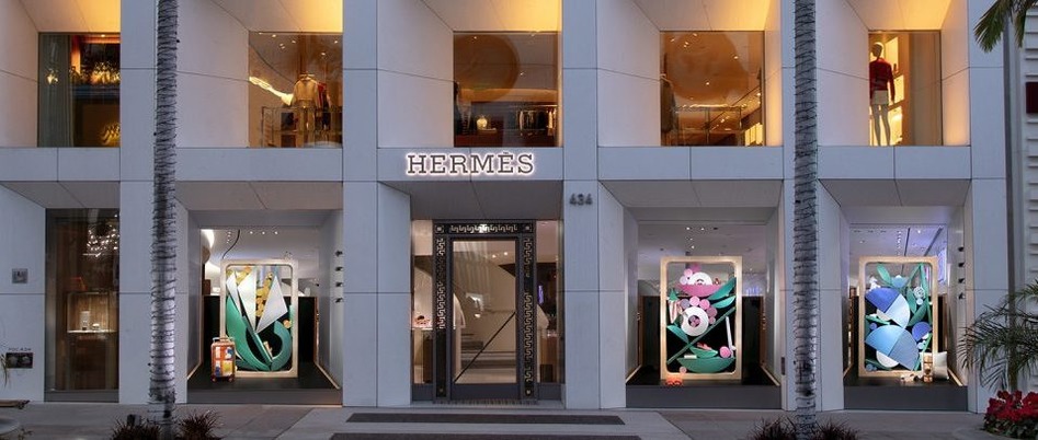 Цветочные скульптуры Криса Богиа расцветают в бутиках Hermès