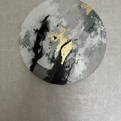 Round abstraction with gold