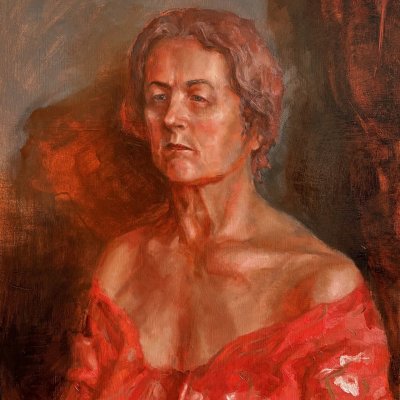 женщина в красном