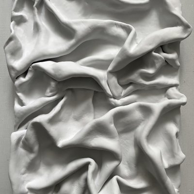 3D объемное скульптурное панно застывшая ткань драпировка минимализм