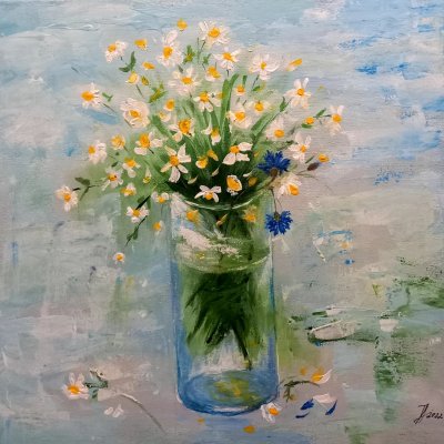 Daisies in a glass