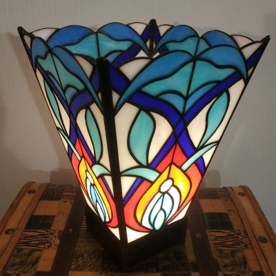 Geomeric table lamp